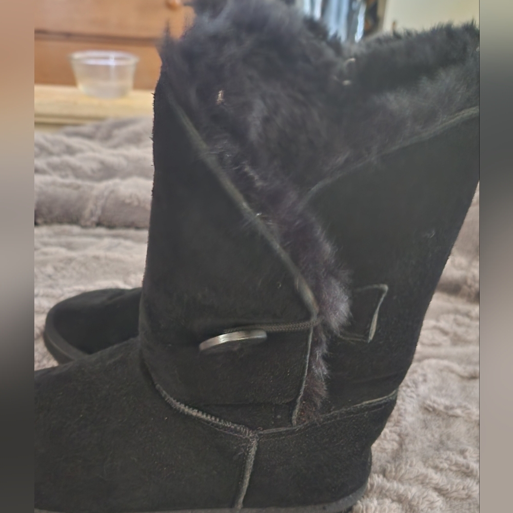 UGG Classic Womens BOOTS - Picture 8 of 9